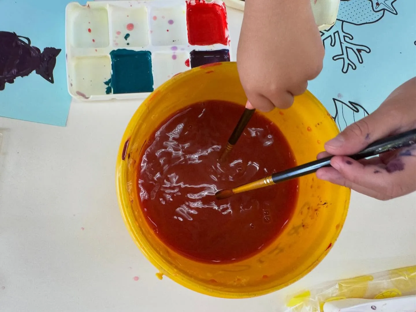 えのぐでぬりえをしてみました🎨🖌️
