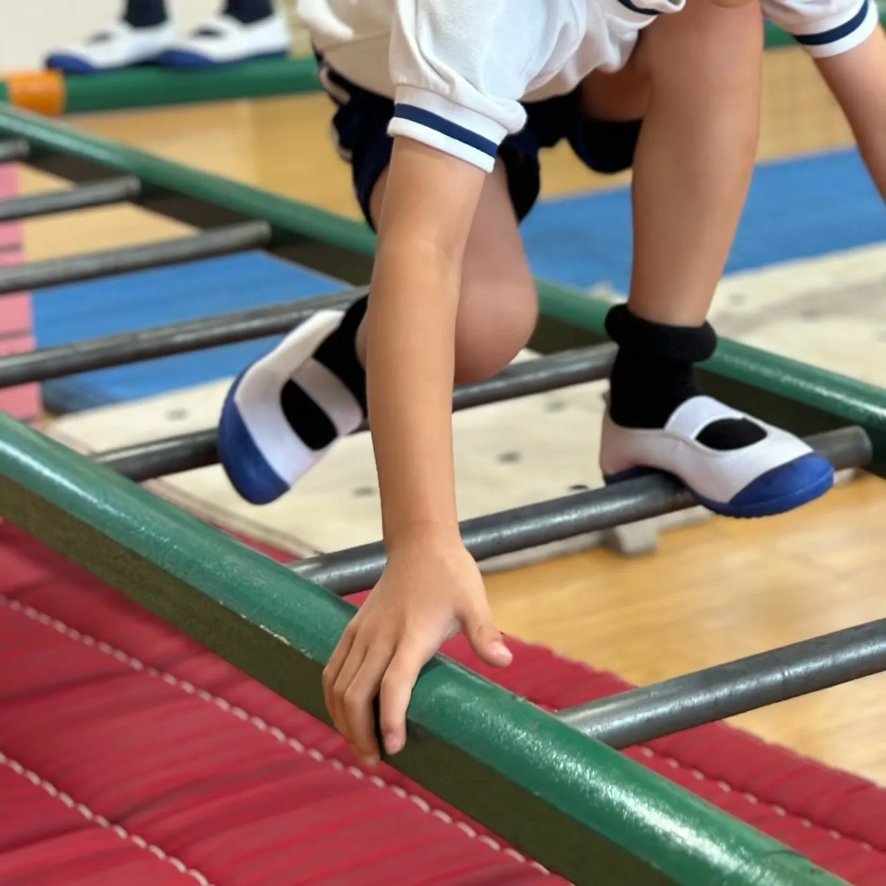 雨の日の体育も、サーキット遊びで楽しく体を動かしています🤸✨