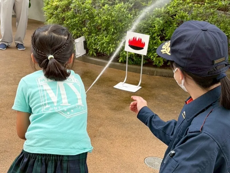 7月6日の避難訓練は、消防士さんが来園し、火災時の避難の仕方...