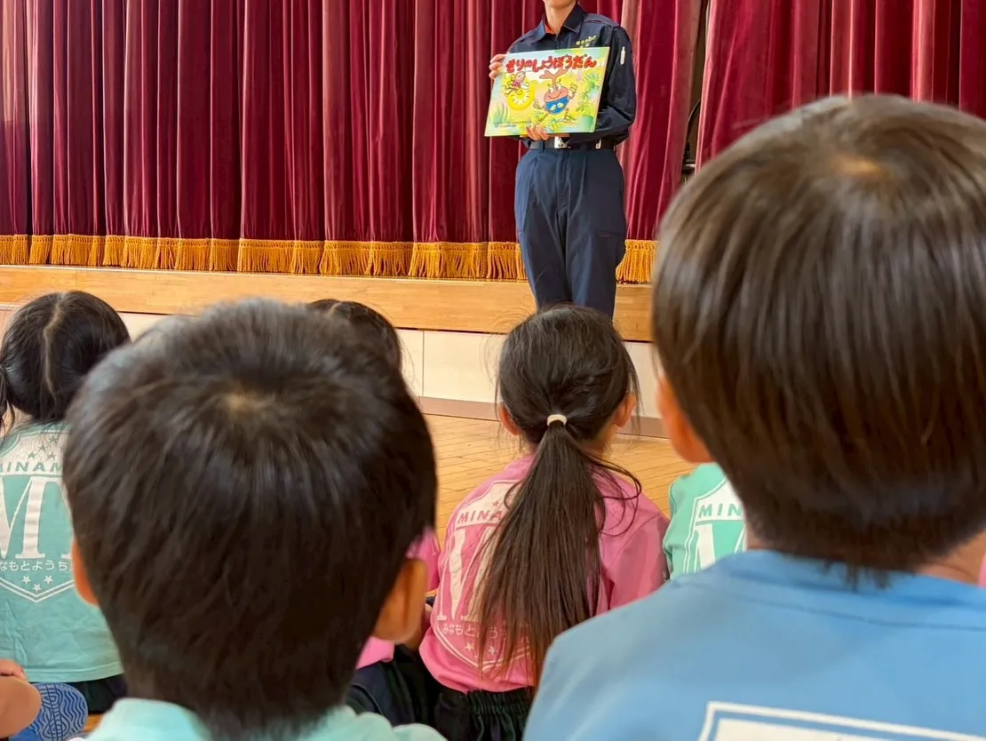 7月6日の避難訓練は、消防士さんが来園し、火災時の避難の仕方...