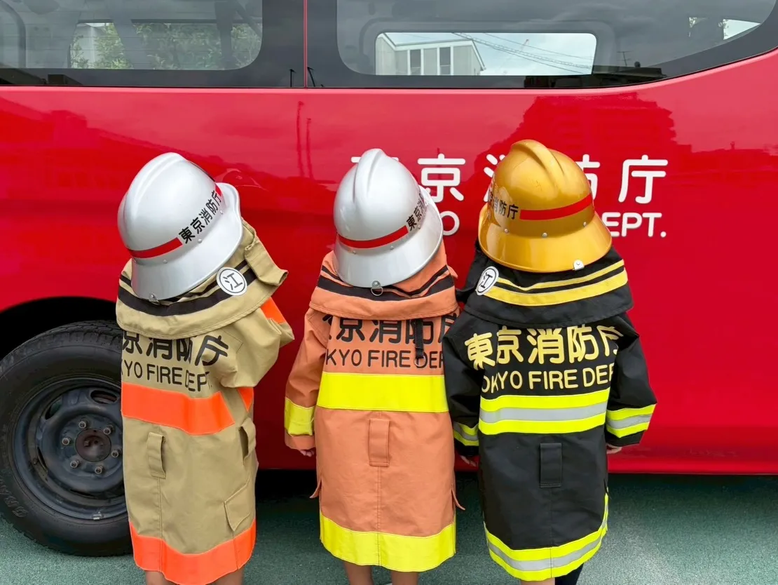 7月6日の避難訓練は、消防士さんが来園し、火災時の避難の仕方...